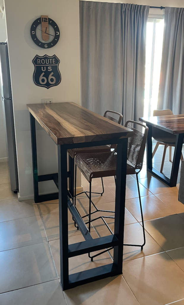 Barra Mesa Alta Industrial Genova Madera Guayubira y Hierro - Disegnimobili